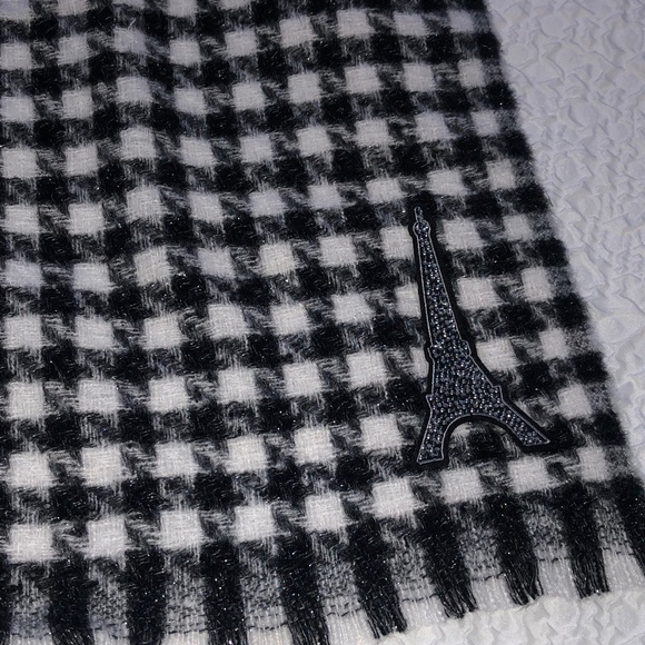 Karl Lagerfeld Black & White Plaid Rectangular Scarf Eiffel Tower Patch NWT - Picture 12 of 16